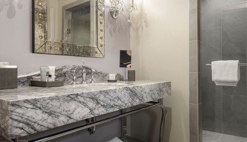 Habitación, 2 camas de matrimonio, vistas a la ciudad (Mobility/Hearing Access, Roll-In Shwr)