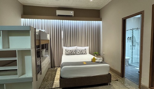 Habitación cuádruple superior, varias camas, Aire acondicionado