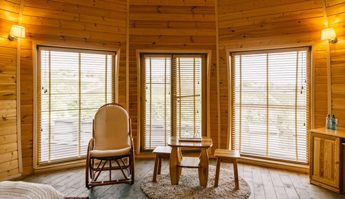 Chalet romántico, 1 cama de matrimonio grande, vistas al viñedo