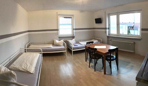 Habitación triple básica, baño compartido