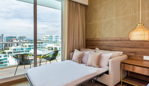 Habitación clásica, 1 cama de matrimonio grande con sofá cama, balcón