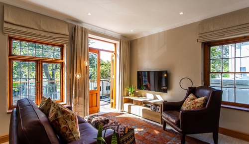 Apartamento de lujo, balcón, vistas a la montaña