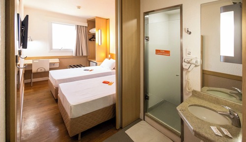 Habitación estándar con 2 camas individuales, baño privado