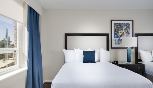 Habitación doble, junto a la piscina