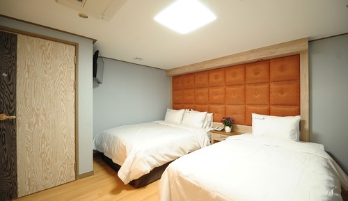 Habitación triple, varias camas