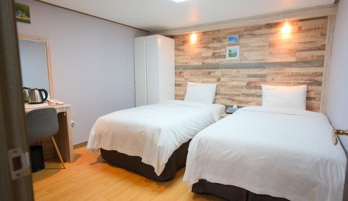 Habitación económica con 2 camas individuales, sin ventanas (Basement)