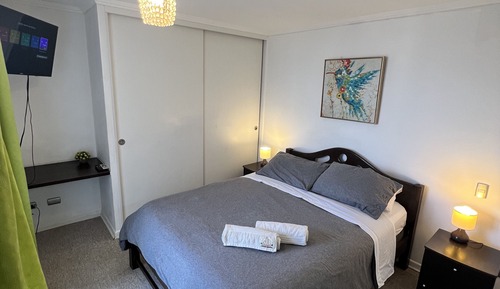 Apartamento exclusivo, 3 habitaciones, baño privado, vistas parciales al mar