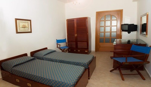 Habitación con 1 cama doble o 2 individuales, en edificio anexo