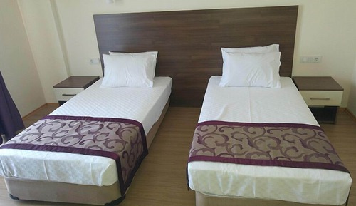 Habitación con 1 cama doble o 2 individuales, 1 cama doble o 2 individuales