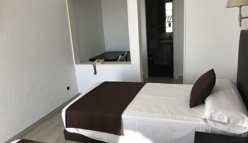 Habitación con 2 camas individuales