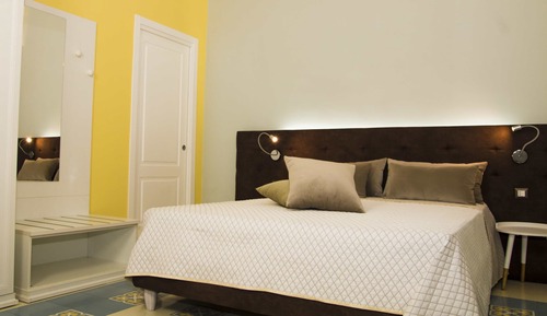 Suite clásica, balcón (Carlo III di Borbone)