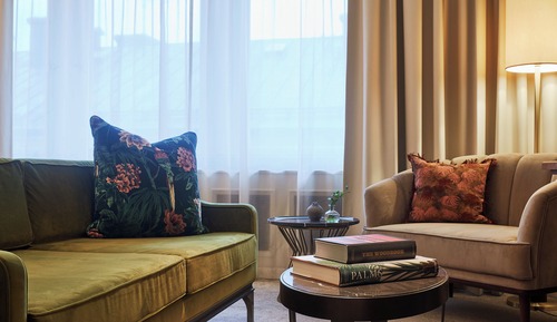 Elegant Exceptional with Bath