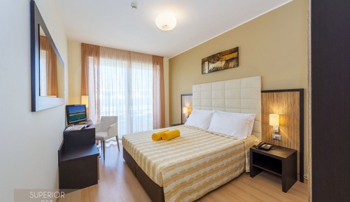 Habitación superior con 1 cama doble o 2 individuales