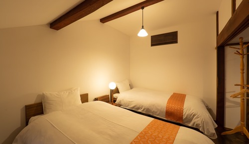 Habitación triple básica, baño compartido