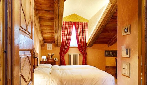 Habitación superior con 1 cama doble o 2 individuales (with Steam Bath)