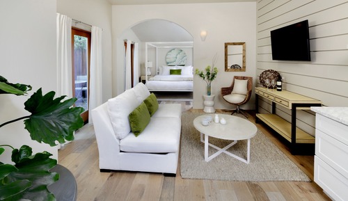 Suite estudio ejecutiva, 1 cama de matrimonio grande, cocina básica, planta baja