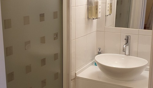 Habitación estándar doble, baño privado, planta baja (dog accepted on request)