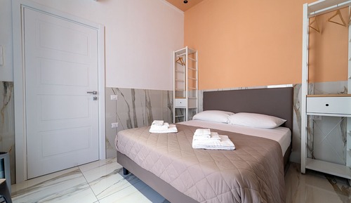 Habitación superior, 1 habitación, vistas a la ciudad (via guglielmo san felice, 4 floor)