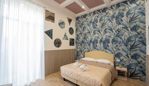 Suite estudio panorámica, 1 habitación, bañera de hidromasaje (via guglielmo san felice 24, 5 piano)