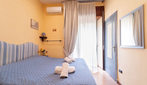 Habitación básica, 1 habitación, balcón, en edificio anexo (VIA DONNALBINA 56)