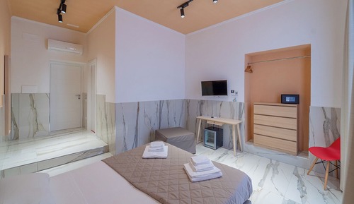 Habitación triple Deluxe, en edificio anexo (Via G.S. Felice)