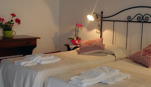 Habitación superior con 1 cama doble o 2 individuales