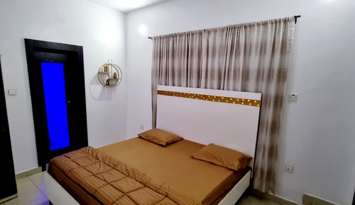 Apartamento de lujo, 2 habitaciones, cocina, planta baja