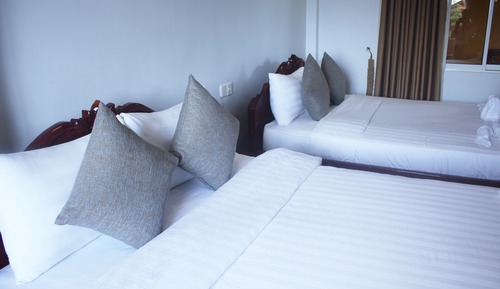 Habitación familiar, vistas a la piscina