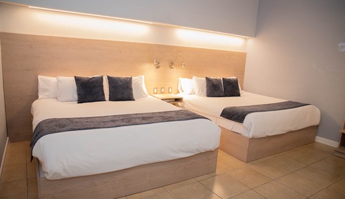 Deluxe 2 King Size Beds Suite