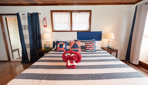 REEF SHARK: Honeymoon Studio, 1 Bedroom, Sea View, Beachfront