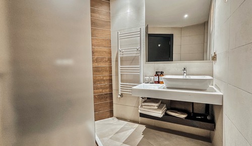 Habitación Gallery con 1 cama doble o 2 individuales