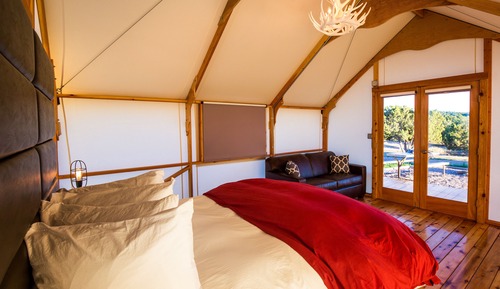 Tienda Confort, 1 cama de matrimonio, patio, vistas a la montaña