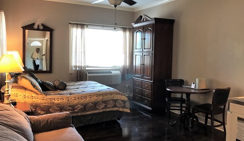 Habitación, 1 cama de matrimonio, cocina básica, vistas al lago (Eagle Point)