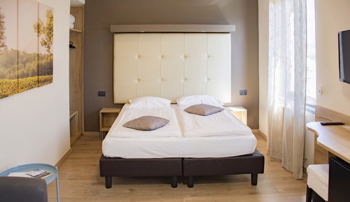 Habitación Confort con 1 cama doble o 2 individuales, 1 habitación, balcón, vistas parciales al lago