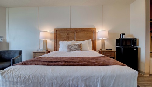 1 Queen Studio with Oceanview Non-Pet