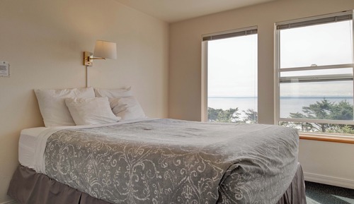 2 bedroom Cottage w/Kitchen, Oceanview Pet Friendly