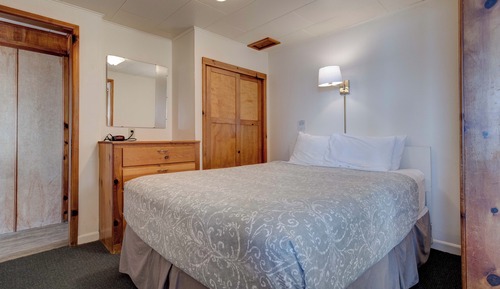 1 Queen Cottage w/ kitchen, Oceanview Pet Friendly