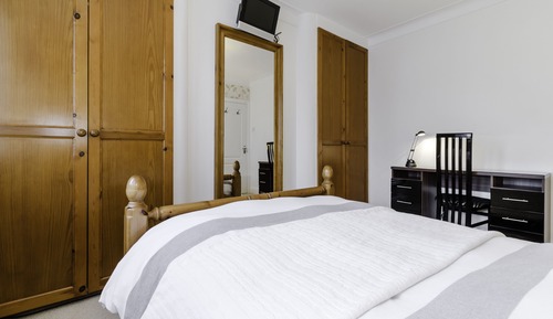 Habitación doble, baño compartido, vistas al jardín (Mustard)