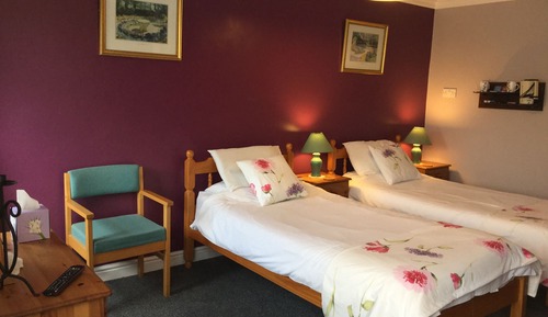 Habitación con 2 camas individuales