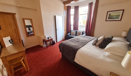 Habitación estándar con 1 cama doble o 2 individuales, planta baja