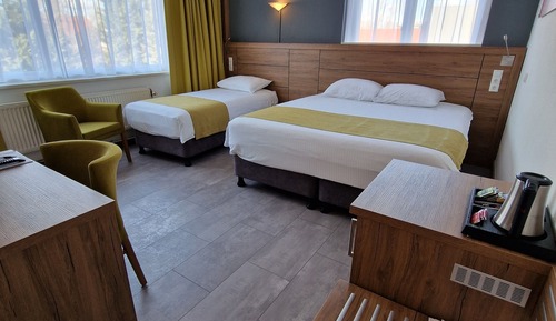 Habitación triple básica, varias camas