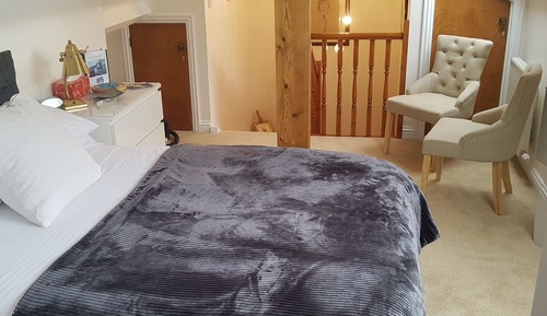 Double Room, 1 King Bed