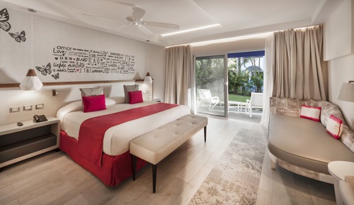 Romance Deluxe Swim Up