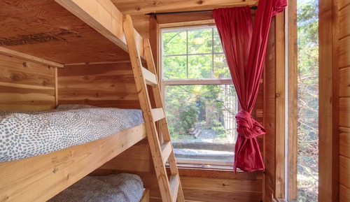 Cabaña, 2 habitaciones, chimenea, vistas al jardín