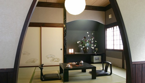 Habitación (Run of the house)