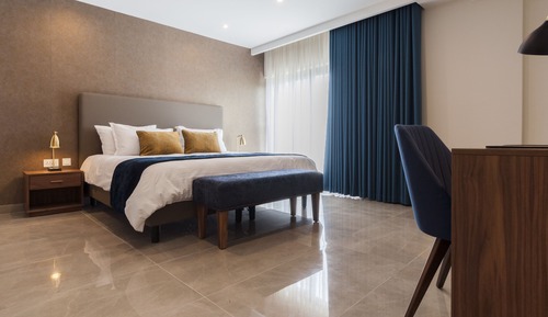 Habitación con 1 cama doble o 2 individuales, vistas al jardín