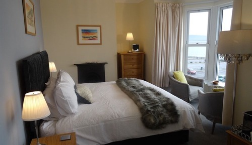 Habitación superior con 1 cama doble o 2 individuales, baño privado, vistas al mar (Second Floor)