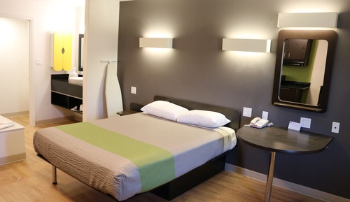 Estudio, 1 cama de matrimonio, bañera de hidromasaje