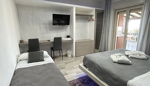 Habitación estándar doble, 1 cama de matrimonio grande, terraza, vistas a la piscina