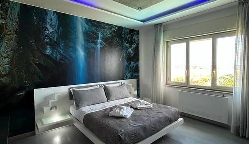 Habitación triple, vistas a la piscina